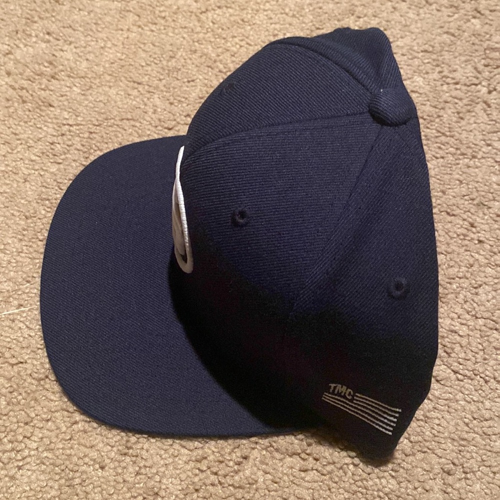 Snap back hat - Picture 2 of 4